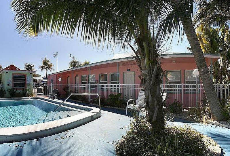 Shipwreck Motel Fort Myers Beach Exterior foto